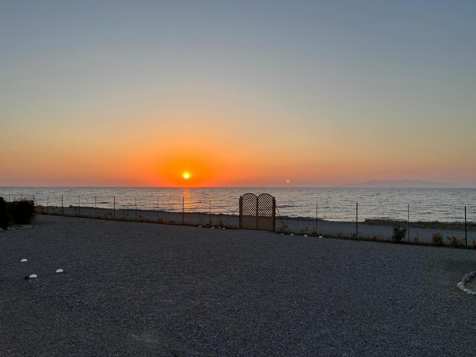 Lambou Beach Sunset Soroni Dış mekan fotoğraf
