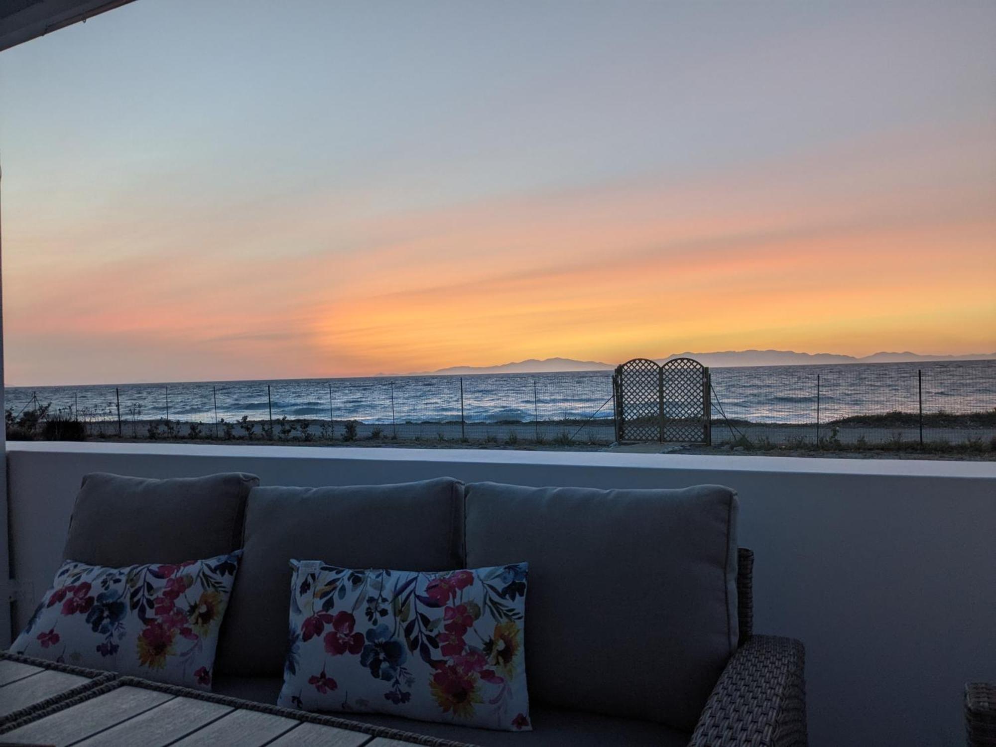 Lambou Beach Sunset Soroni Dış mekan fotoğraf